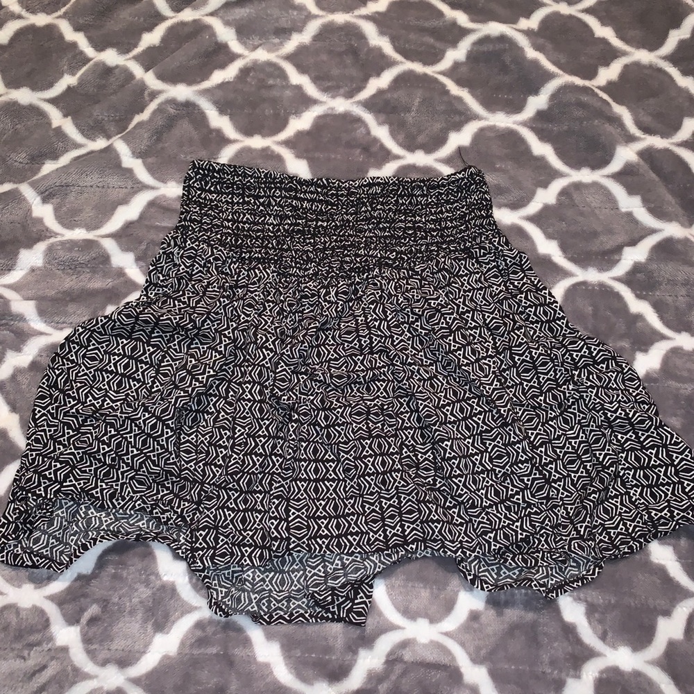 Black and white tribe print skirt size XS